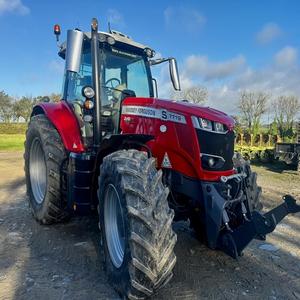 Tractor Premium Massey Ferguson completo con accesorios ahora a la venta en todo el mundo - Product Image 3