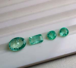 Piedra verde de piedras preciosas sueltas de alta calidad para pendientes del proveedor de la India Forma de mezcla de esmeralda de piedras preciosas sueltas a un precio asequible - Product Image 3