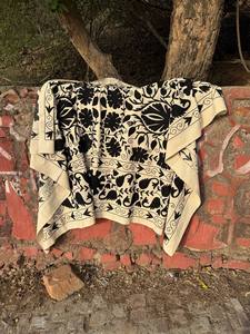 Colcha Suzani Bordada a Mano Artesanal – Ropa de Cama Floral Vintage, Cubrecama Étnico de Algodón, Regalo Único para Amantes del Hogar - Product Image 1