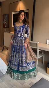 Top de style fantaisie à l'allure de soirée, Lehenga et Dupatta avec broderie lourde - Product Image 5