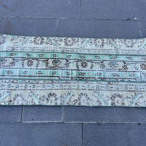 Alfombra Turca, Alfombra Vintage de 1.9x4.2 pies, Alfombra de Lana con Diseño de Plantas y Árboles Azules - Product Image 3