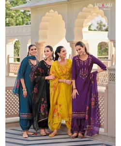 Abaya de Style Dubaï pour Femmes Musulmanes, Design Classique Moderne avec Robe Hijab et Ensemble Jilbab - Product Image 5