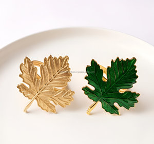 คุณภาพสูงหัตถกรรมโลหะMaple Leaf Designแหวนผ้าเช็ดปากที่กําหนดเองของขวัญหัวเข็มขัดผ้าเช็ดปาก - Product Image 6