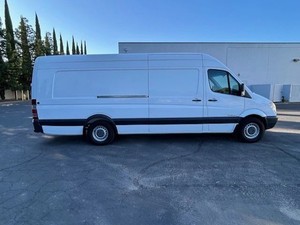 Camion de café mobile Dodge Sprinter 2500 de 2008, 4k km, kilométrage original - Product Image 3