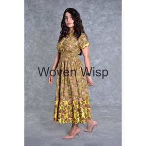 Robe mi-longue en tissu imprimé en coton sur mesure tissée écologique avec découpe de taille naturelle et décoration en dentelle - Product Image 2