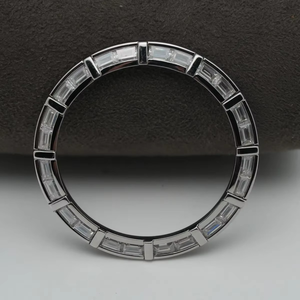 ขอบนาฬิกาข้อมือสแตนเลสสตีลทำมือสุดหรู ปรับแต่งได้ ดีไซน์เพชร ประดับด้วยหินบาแกตต์สีเขียวใส สไตล์ฮิปฮอป ให้ความรู้สึกหรูหรา - Product Image 5