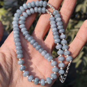 Perles rondes facettées en angelite bleue 6 mm, colliers de perles fines naturelles pour mariage ou cadeau - Product Image 1