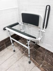 Siège de douche mural pliable réglable en hauteur avec dossier et accoudoirs rembourrés, robuste, capacité 190 kg, équipement de sécurité pour salle de bain - Product Image 3