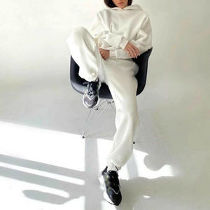 Conjunto Deportivo Casual de Terciopelo de 2 Piezas para Mujer con Logotipo Personalizado, Diseño Sólido, Tela de Lona con Técnicas de Lavado Especiales - Product Image 5