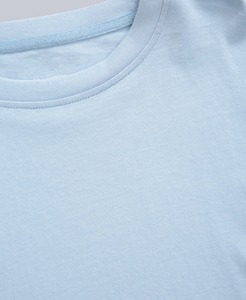 Camiseta de Mujer de Algodón 100% Hecha a Medida, Cuello Redondo, Hombros Caídos, Corte Regular, Color Sólido, Apliques Serigrafiados - Product Image 3