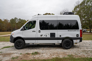 Autocar Thor Motor Coach Classe Sanctuary 19P 2023, gris, en fibre de verre, contreplaqué et aluminium - Product Image 2