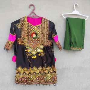 Vêtements traditionnels afghans pour enfants, longueur genou, broderie artisanale, tissu tricoté, design classique de pièces de monnaie anciennes, dentelle, paillettes, uni - Product Image 2