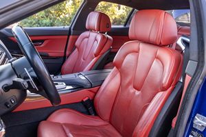 V8 biturbo de segunda mano con paquetes de competición y ejecutivo, propiedad de California - Product Image 3