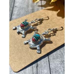 Boucles d'oreilles pendantes tortue incrustées de pierres turquoise et multicolores en argent sterling Joe Martinez pour cadeau - Product Image 3