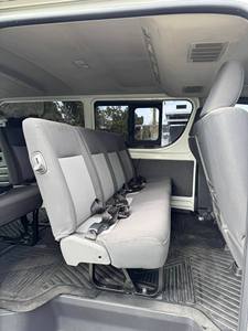 Toyota Hiace Commuter Deluxe Usada del 2023 - Product Image 4