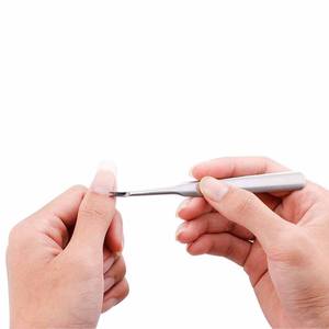 Pousse-cuticules simple face en acier inoxydable pour manucure et soins personnels - Product Image 6