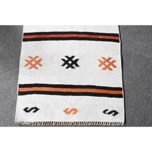 Alfombra de 1.7x3.8 pies, Alfombra Turca Vintage Pequeña, Alfombra de Lana Blanca Kilim - Product Image 4