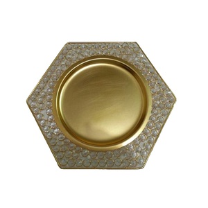 Nouvelle assiette de service ronde en acier inoxydable, finition verte thermolaquée, pour la restauration hôtelière. - Product Image 3