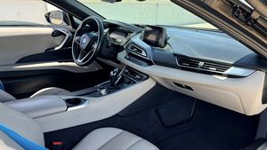 Buena oferta para BMW i8 Coupé listo para enviar - Product Image 3