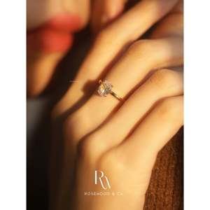 Anello Sigillo Ovale Placcato Oro 18K con Diamanti, Stile Casual, Impermeabile, Anti-Appannamento, con Zirconi Scintillanti - Product Image 5