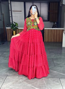 El último vestido Anarkali DE TRABAJO estampado Georgette de imitación pesado de diseñador por FabZone - Product Image 3