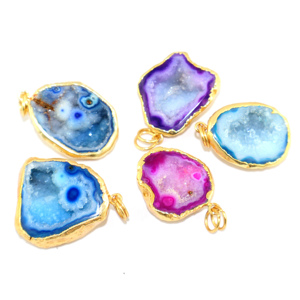 Colgante de Geoda Natural Real con Forma Elegante, Chapado en Oro de 18K, Joyería de Latón de Moda para Mujeres y Niñas, Venta al por Mayor - Product Image 3