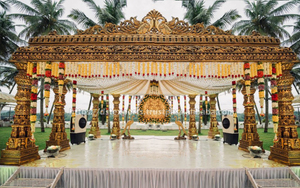 Mandap Vidhi élégant pour salle de mariage sud-indienne, configuration en fibre élégante pour l'exportation mondiale, vente en gros, mandap antique doré Chicago - Product Image 6