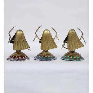 Ensemble de 3 figurines de femmes dansantes multicolores artisanales, décoration de table, décoration de bureau à domicile, objet de décoration, vente en gros, export en vrac - Product Image 4