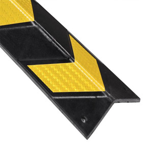 Protection d'angle de mur en caoutchouc en forme de L avec bandes de sécurité jaunes réfléchissantes - Product Image 3