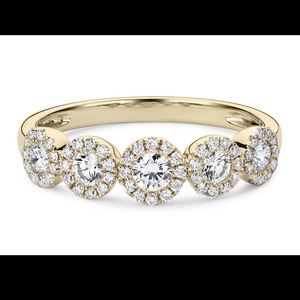 Anillo de Oro Sólido de Lujo con Diseño de Halo de Media Eternidad, Banda Redonda con 5 Diamantes Cultivados en Laboratorio para Mujer - Product Image 2