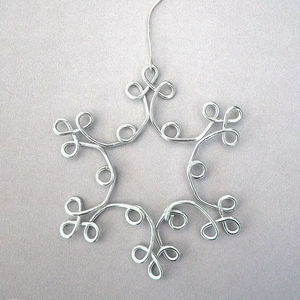 Adorno colgante de Navidad galvanizado decorativo con patrón de copos de nieve perfecto para la decoración del hogar del Festival de invierno - Product Image 1