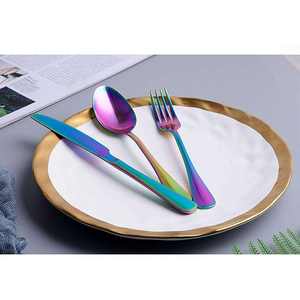 Ensemble de couverts contemporains en arc-en-ciel, conçu pour la durabilité et le style, offrant une brillance multicolore pour des arrangements de table élégants - Product Image 3