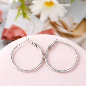 Pendientes de Aro Clásicos Jeulia de Plata de Ley con Detalles de Perlas y Diamantes en Baño de Oro Rosa - Product Image 5