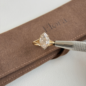 Bague en diamant de laboratoire de taille marquise, couleur champagne, 2,92 ct, modèle Old Mine Seville - Product Image 1