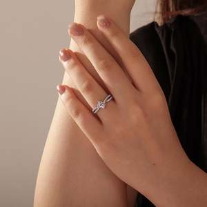 แหวนหมั้นเพชรโมอิสซาไนต์ทรงมาร์คีส์แบบทวีโทนสีจาก Jeulia Amore - Product Image 5