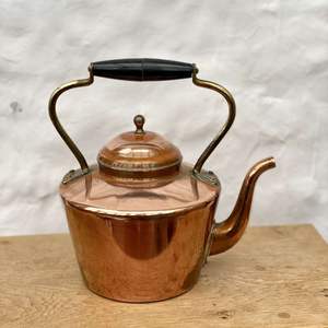 Hervidor de cobre de diseñador con acabado antiguo Metal de agarre resistente utilizado para servir té Ambiente rústico - Product Image 4