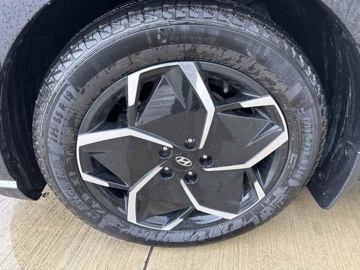 CLEAN TITLE USED 2023 HYUNDAII IONIQ 5 SE RWD READY TO SHIP - DOOR TO DOOR DELIVERY