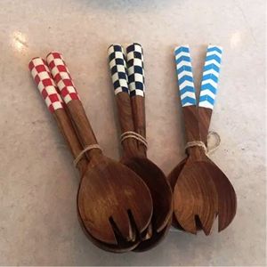 Cucharas de madera estampadas marrones Servidores de ensalada de madera de mango Juego de 2 SERVIDORES DE ENSALADA DE MADERA JUEGO DE 2 HECHO A MANO ÚNICO KETCHENWAR - Product Image 1