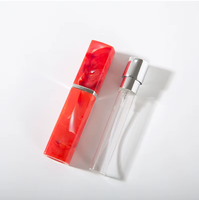 Vente en gros de flacons de parfum vides carrés personnalisés de 10 ml, tube en plastique ABS coloré, mini atomiseur de voyage rechargeable, impression sérigraphique