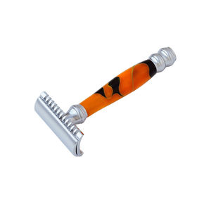 Elegante maquinilla de afeitar de seguridad de hoja única para hombre con acabado de latón de lujo Madhav Metal disponible a precio competitivo de la India - Product Image 1