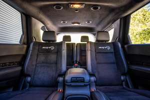 Durango SRT Hellcat 2021 con Motor V8 Supercargado de 710 hp, Pintura Violeta, Paquete Negro - Product Image 4