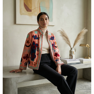 Veste en coton tissé brodée à la main avec des motifs floraux, style Prairie Chic pour femmes, manches longues, vêtement d'extérieur pour le printemps - Product Image 3