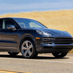 Cayenne Platinum Edition Turbo V6 2023, transmission intégrale, bleu lune métallisé, non modifiée - Product Image 1