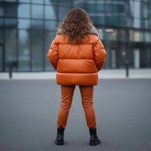 Chaqueta de Invierno Acolchada de Cuero Genuino para Mujer con Cuello de Piel de Zorro y Cremallera Naranja - Product Image 3