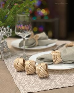 Rond de serviette en rotin rustique vintage fabriqué pour la qualité de l'héritage et les rassemblements de famille traditionnels - Product Image 4