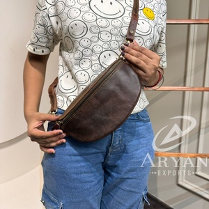 Sac banane en cuir personnalisé polyvalent sac à bandoulière confortable pour tous les jours sac à bandoulière en cuir de vache véritable pour unisexe - Product Image 1