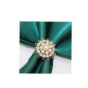 Servilletero de lujo dorado, decoración de flores doradas con perlas y diseño de diamantes de imitación, Decoración de mesa de cena de boda, servilletero de lujo - Product Image 1