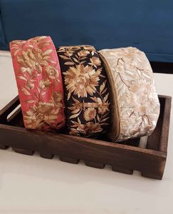 Rubans et lacets brodés à la machine sur mesure de différents modèles et couleurs pour robes de mariée sur tissu en filet de 2 pouces de largeur - Product Image 3