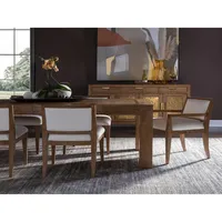 Table à manger |   Design avant-gardiste avec sièges généreux |   Centre de table parfait pour les réceptions modernes