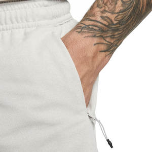 Short de sport de plein air pour hommes personnalisé en Offre Spéciale High Street Style tenue décontracté motif solide tissage non tissé marque privée - Product Image 3